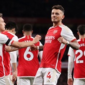 Arsenal move three points clear with Chelsea thrashing