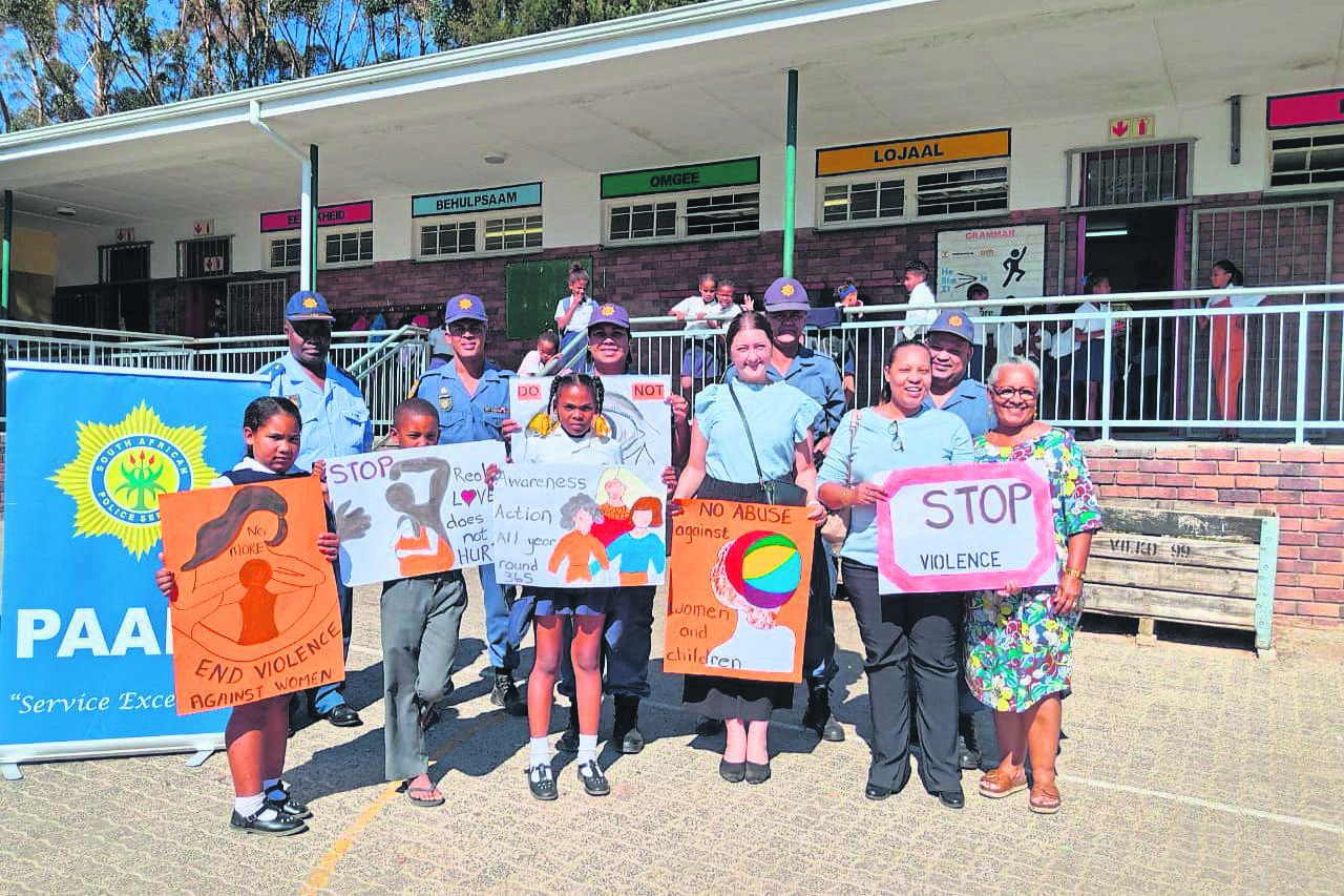 Paarl Police Station held an awareness session on school safety at the Ronwe Primary School on 16 April, where pupils were made aware about children’s rights, and different forms of abuse as well as where to report it. The station says it is dedicated to assisting and supporting rural schools with crime prevention and protecting their rights.