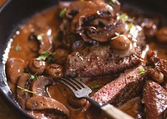Steak in sampioen-en-port-roomsous
