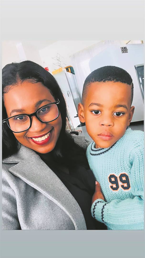 Akhanya Chole (mom) with 6-year-old Langalethu Chole living positvely with autism.Foto: 