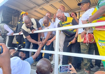 ANC campaign trail: Warm reception as Thabo Mbeki meets and greets shoppers in Soweto mall