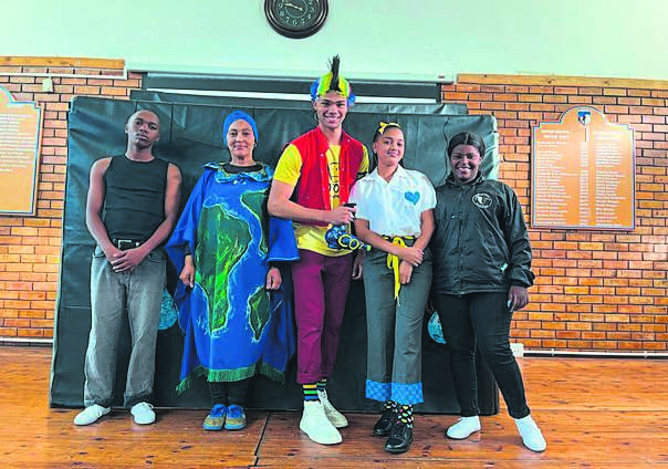 Anovuyo Moyikwa, Filicity Tobias, Faigon Kees, Remarce Marais and Yonela Sentse of the local theatre group Story Team, taught learners across the Overstrand about the importance of saving water. 