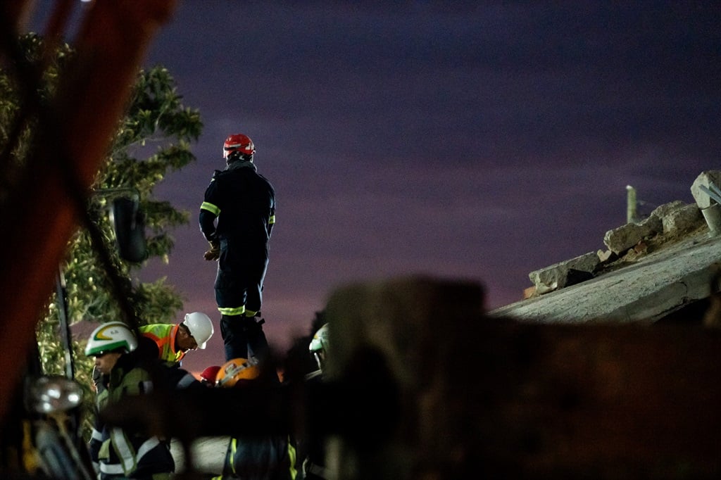 News24 | Heroes among the rubble: Rescuers continue to search for survivors at collapsed building in George