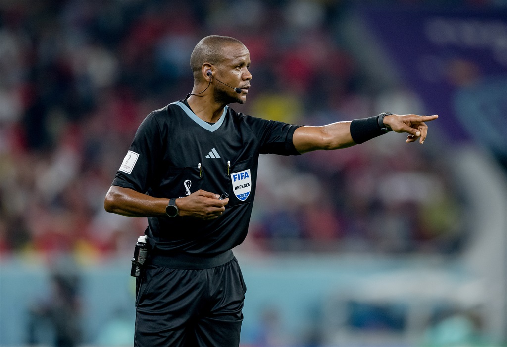 DOHA, QATAR - NOVEMBER 23: Referee Janny Sikazwe g