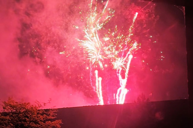 Sport | WATCH | Nobody home as Arsenal fans 'treat' Man City hotel to a 2am fireworks show