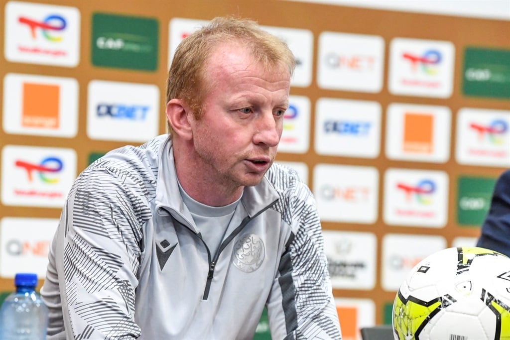 Belgian coach Sven Vandenbroeck has labelled Mamelodi Sundowns boss Rulani Mokwena as "arrogant".