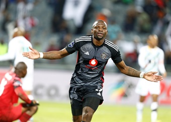 What!? Mzansi can't believe Broos left in-form Pirates striker Mabasa out of Bafana squad