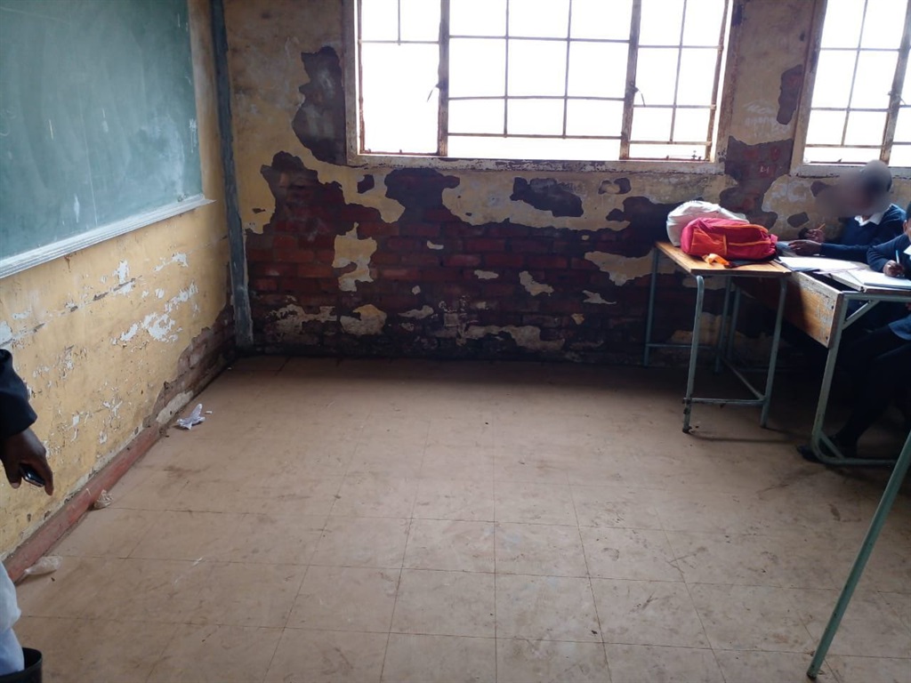 News24 | Dilapidated not dejected: Eastern Cape community raising funds to repair school amid government neglect