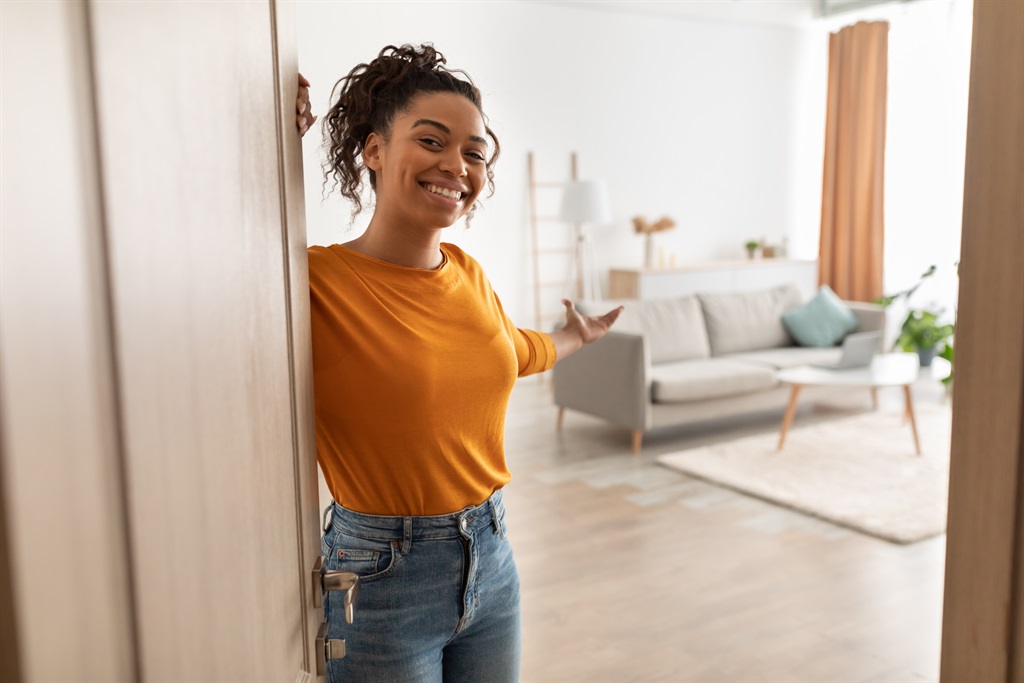 The third annual Tenant Survey Report by credit bureau TPN shows that women prefer sectional-titled flats, townhouses, and clusters in a complex to a free-standing house. (Getty Images/Prostock-Studio).