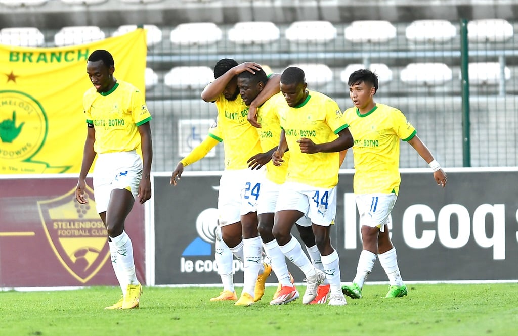 CAPE TOWN, SOUTH AFRICA - MAY 18: Sundowns celebrate after scoring a goal during the DStv Premiership match between Stellenbosch FC and Mamelodi Sundowns at Athlone Stadium on May 18, 2024 in Cape Town, South Africa. (Photo by Ashley Vlotman/Gallo Images)