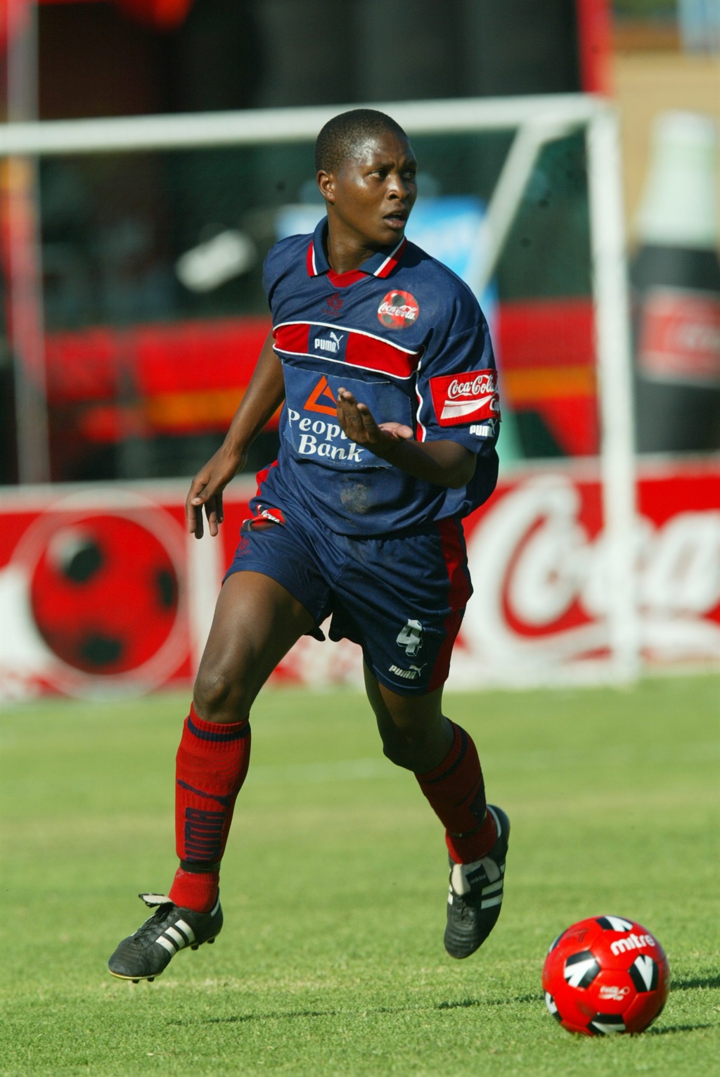 17 November 2002, Coca Cola Cup, Jomo Cosmos v Manning Rangers, Semi-Final, HM Pitjie Stadium, Pretoria, South Africa. Innocent Ntsume in action for Cosmos Photo Credit: - Gallo Images