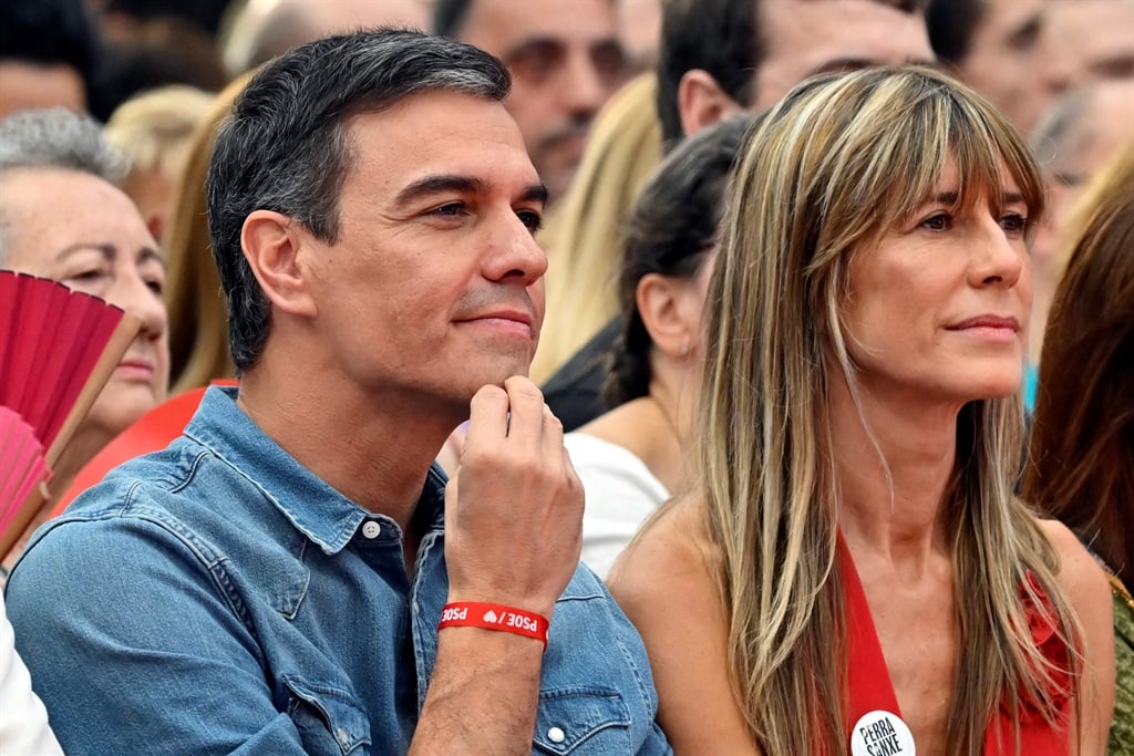 Spanish prime minister Pedro Sanchez and his wife Begona Gomez at a rally in Madrid in July 2023. (JAVIER SORIANO / AFP)