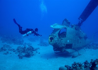 ASEMROWENDE FOTO'S: Jordanië se Onderwater Militêre Museum enig in sy soort