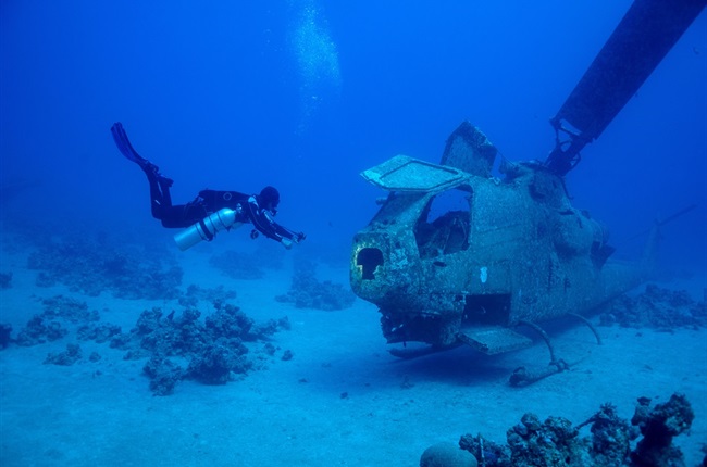 ASEMROWENDE FOTO'S: Jordanië se Onderwater Militêre Museum enig in sy soort