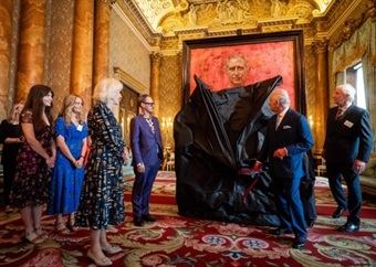 Not everyone’s a fan of Jonathan Yeo’s portrait of King Charles – but to his relief the queen approves! 