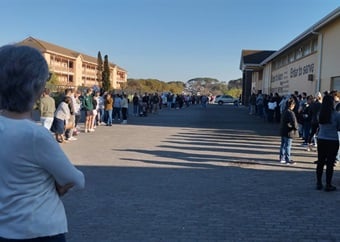 Big crowds a feature as South Africans line up to vote 