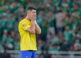 Ronaldo Leaves The Pitch In Tears, Taunted With 'Messi Chants'