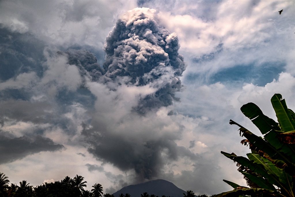 This handout picture taken and released on 21 May 2024 by the Indonesian Geological Agency shows Mount Ibu spewing volcanic ash as seen from the monitoring post in West Halmahera, North Maluku. (Indonesian Geological Agency / AFP) 