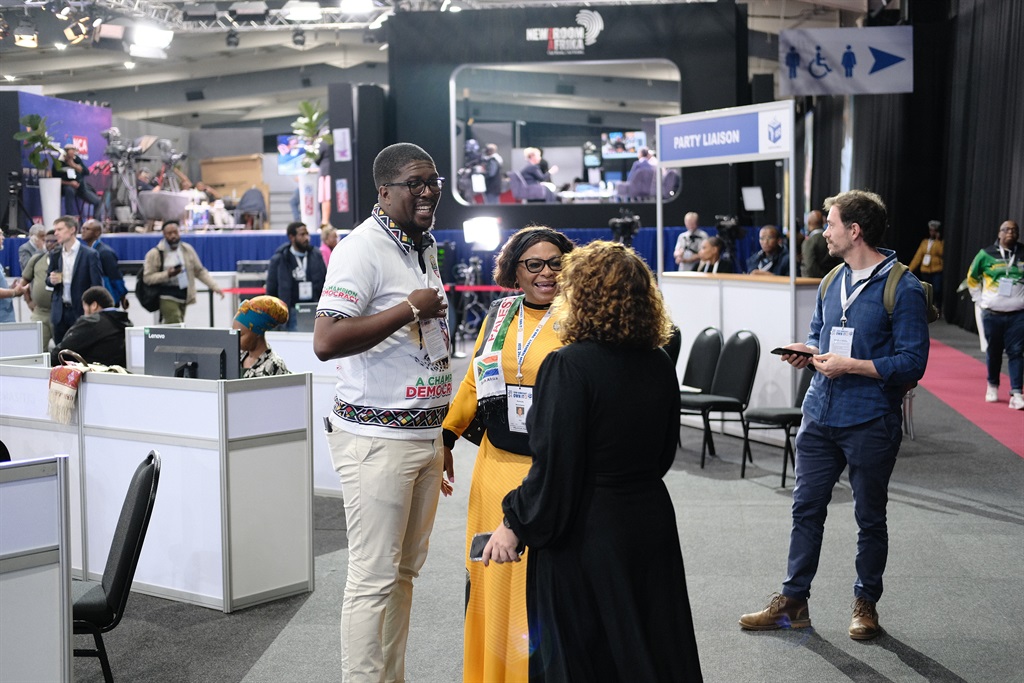 ANC deputy secretary-general Nomvula Mokonyane in conversation with the IFP's Mkhuleko Hlengwa and Liezl van der Merwe. (Jan Gerber/News24)