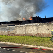 WATCH | Beds are burning: Firefighters battle blaze at Joburg mattress factory