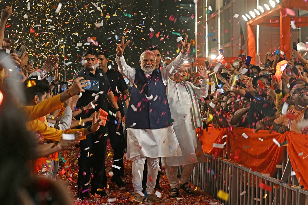 Modi festeggia la vittoria alle elezioni indiane, ma non ha ottenuto una vittoria schiacciante