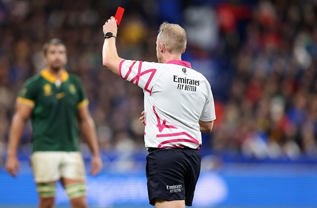 English referee Wayne Barnes shows New Zealand's Sam Cane a red card during the Rugby World Cup final between the Springboks and All Blacks at Stade de France on 28 October 2023. (Paul Harding/Getty Images)