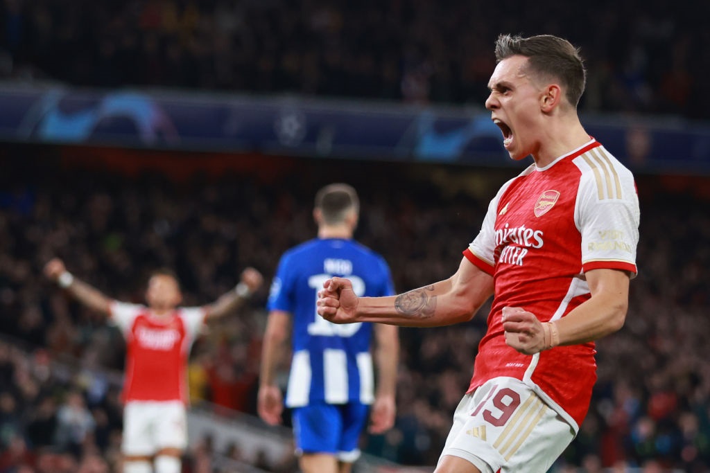 LONDON, ENGLAND - MARCH 12: Leandro Trossard of Arsenal celebrates scoring a goal during the UEFA Champions League 2023/24 round of 16 second leg match between Arsenal FC and FC Porto at Emirates Stadium on March 12, 2024 in London, England.(Photo by Marc Atkins/Getty Images)