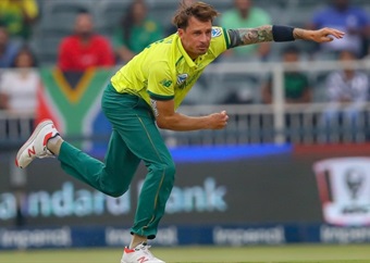 'It should bounce!' Proteas legend Dale Steyn given comical New York bowling clinic