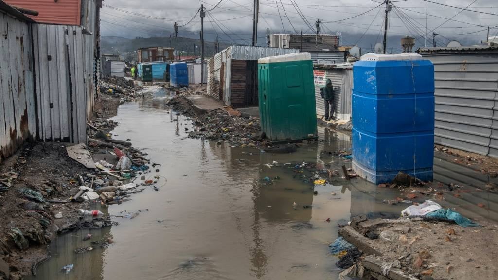 News24 | WATCH | Western Cape residents left sleeping outside and in flooded homes, after severe weather