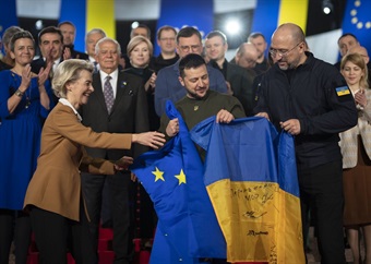 Brussels says Ukraine, ex-Soviet neighbour Moldova, meet criteria to start EU membership talks