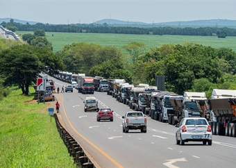 Logistics crisis: Govt, biz partnership bears fruit as N4 truck queue cut from 26km to 3km