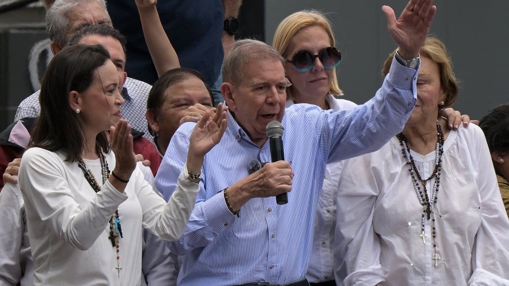 Venezuelan opposition presidential candidate Edmundo Gonzalez Urrutia talks to supporters as Venezuelan opposition leader Maria Corina Machado (L), his wife Mercedes Lopez (R) and his daughter Mariana Gonzalez (2nd R) listen during a rally in front of the United Nations headquarters in Caracas. (Yuri Cortez/AFP)