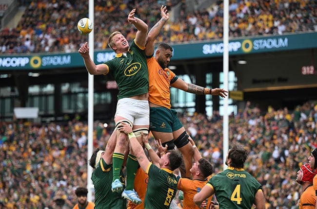 Pieter-Steph du Toit (left) of the Springboks competes in the lineout against Lukhan Salakaia-Loto (Getty Images)