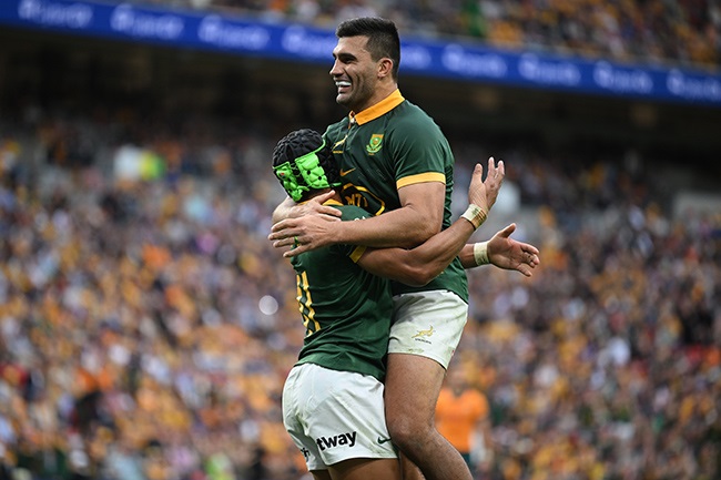 Kurt-Lee Arendse celebrates with Bok team-mate Damian de Allende during the Test against Australia in Brisbane on 10 August 2024. (Matt Roberts/Getty Images)