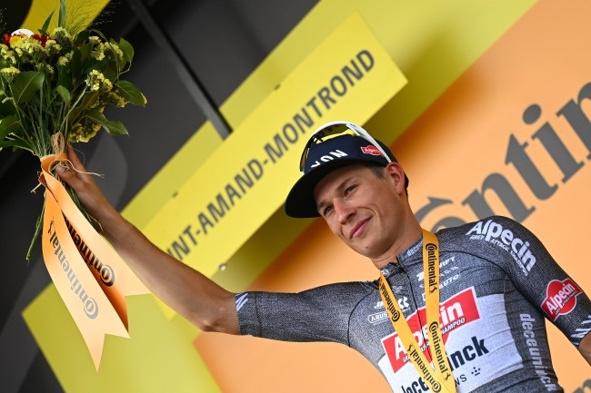 Sport | Philipsen bosses sprint on Tour de France 'mental rest day'