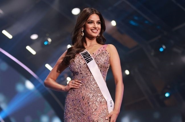 Harnaaz Sandhu dari India dinobatkan sebagai Miss Universe 2021