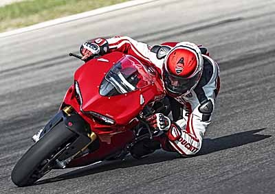 <b>TESTING IN MUGELLO:</b> Alessandro Valia clocks a lap time of 1min55.3 during testing of Ducati's new Panigale at the Mugello circuit in Italy. <i>Image: Ducati</i>