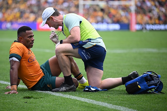 Australia winger Filipo Daugunu receives attention during the Rugby Championship Test against South Africa at Suncorp Stadium in Brisbane on 10 August 2024. (Matt Roberts/Getty Images)