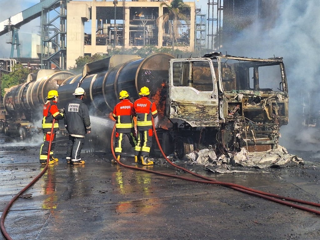 News24 | Staff evacuated as fire at Sappi Mill in KZN sets off tanker explosion