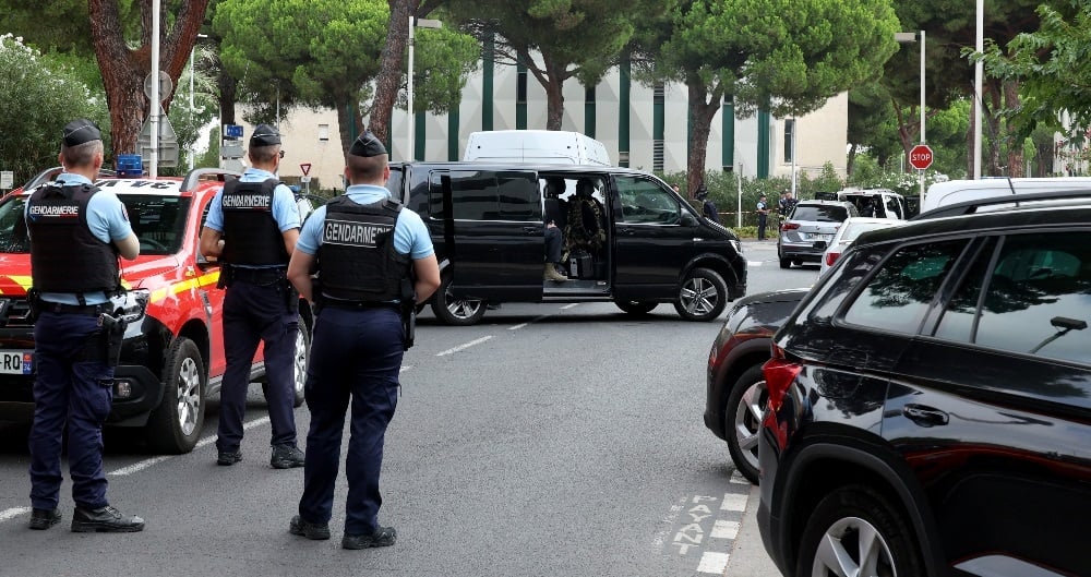 Law enforcement officers stand in front of a synagogue following the fire and explosion of cars in La Grande-Motte, south of France, on 24 August 2024. (Pascal Guyot/AFP)