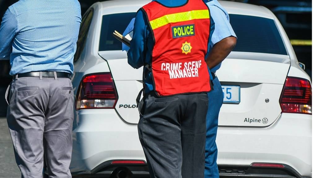 News24 | Manhunt under way after officer and member of the public injured in an armed robbery in Durban