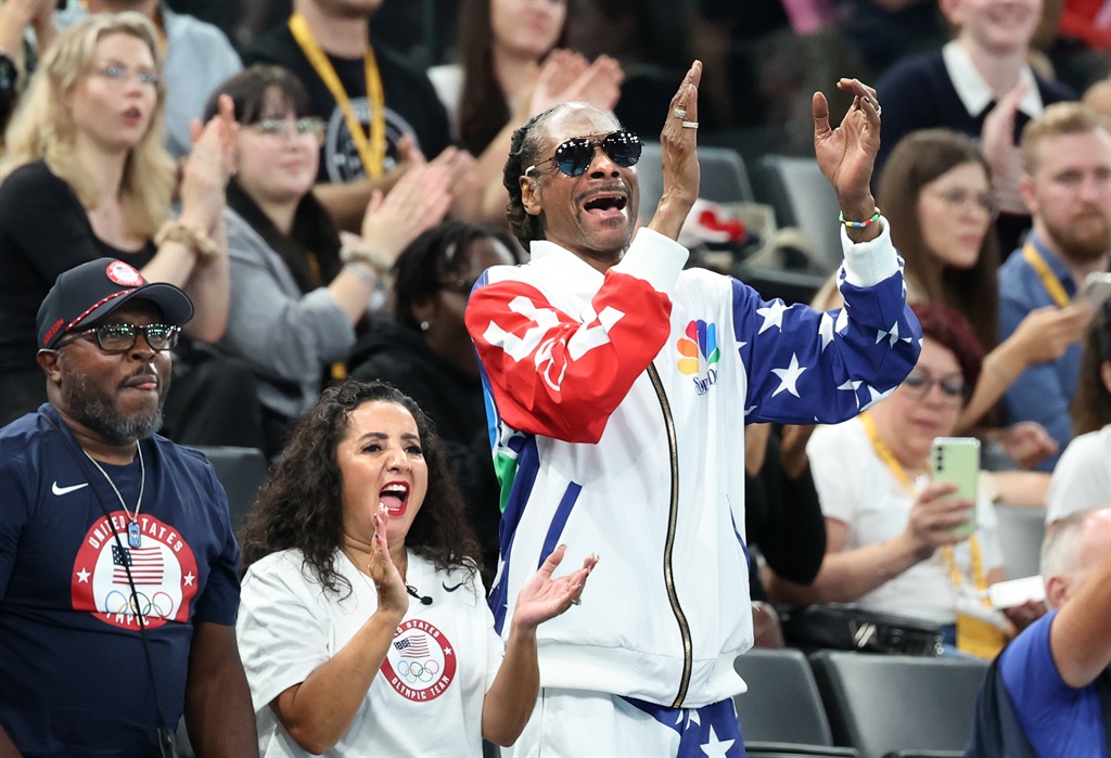 Rapper Snoop Dogg cheers the USA team during quali