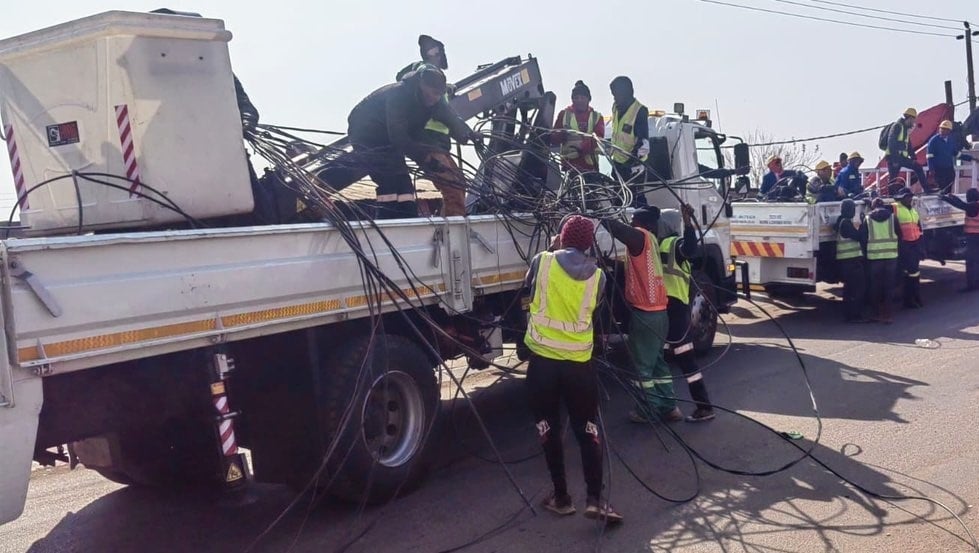 City Power disconnected illegal electricity connections in Kanana and Rabie Ridge informal settlements earlier in the week. (@CityPowerJhb/Twitter)