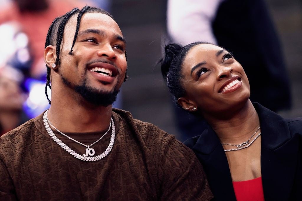 News24 | Elite gymnast Simone Biles' husband, Jonathan Owens, ruffles feathers for wearing her Olympic medal