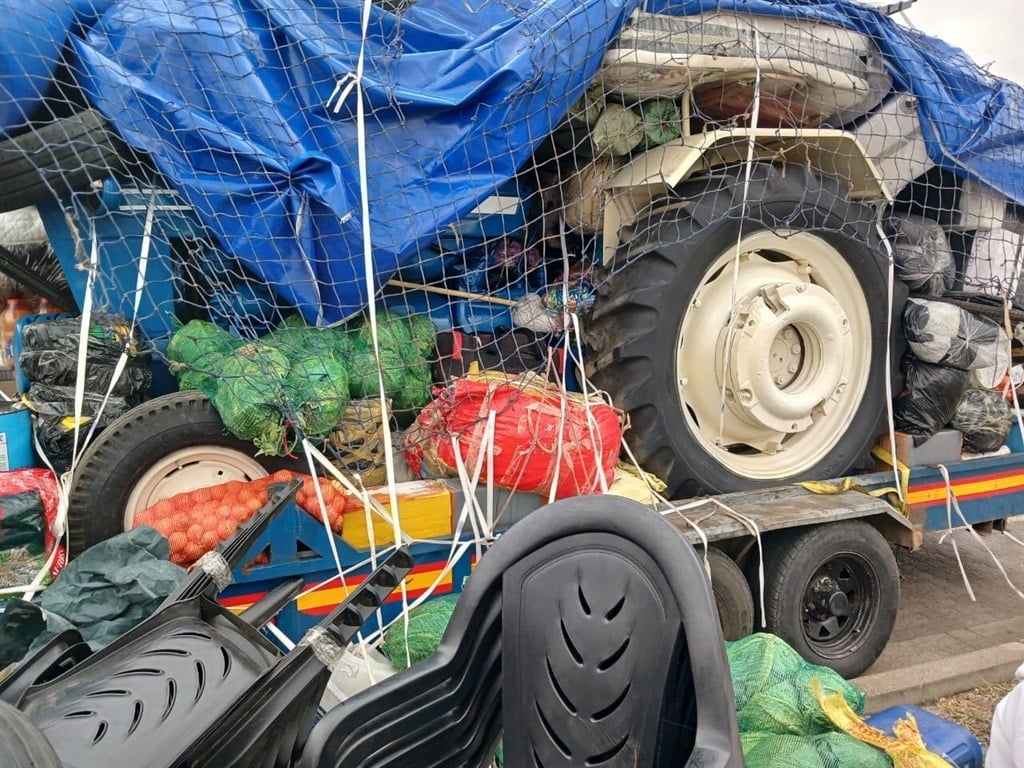 News24 | WATCH | Stolen tractor discovered hidden under chips and vegetables at SA-Mozambique border post