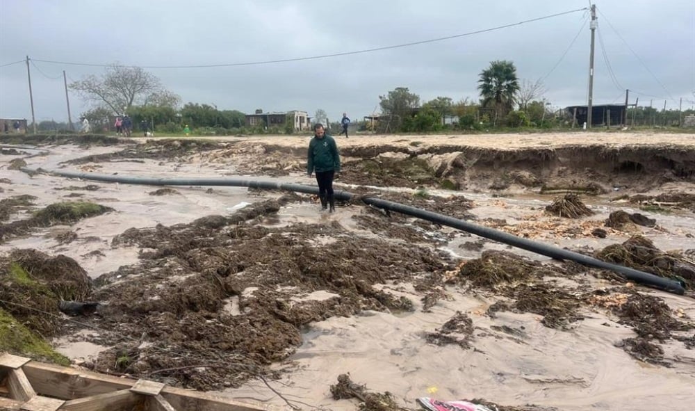 News24 | WATCH | Two Swartland dams burst their banks causing severe flooding in Malmesbury