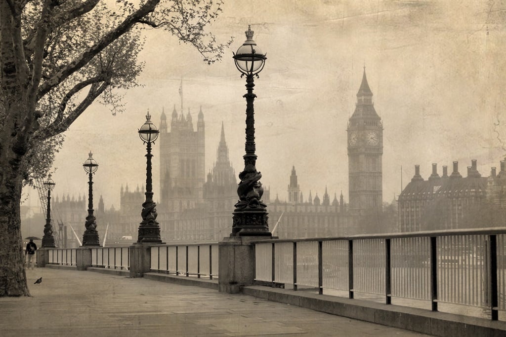 Vintage view of London, Big Ben & Houses of Parliament. (tombaky/ Getty Images)