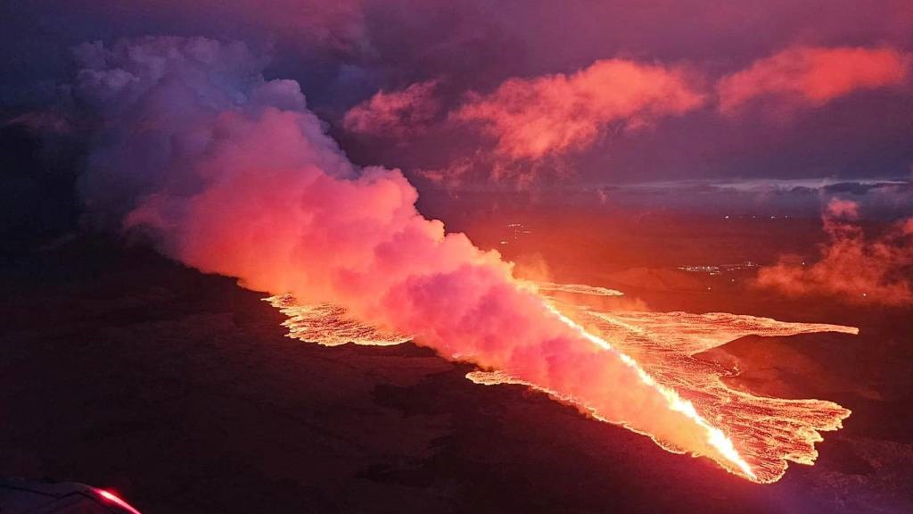 A new volcano erupted in southwestern Iceland, spe