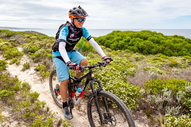The De Hoop nature reserve coastline is rugged and unspoilt, creating a great MTB experience. (Photo: Oakpics.com)