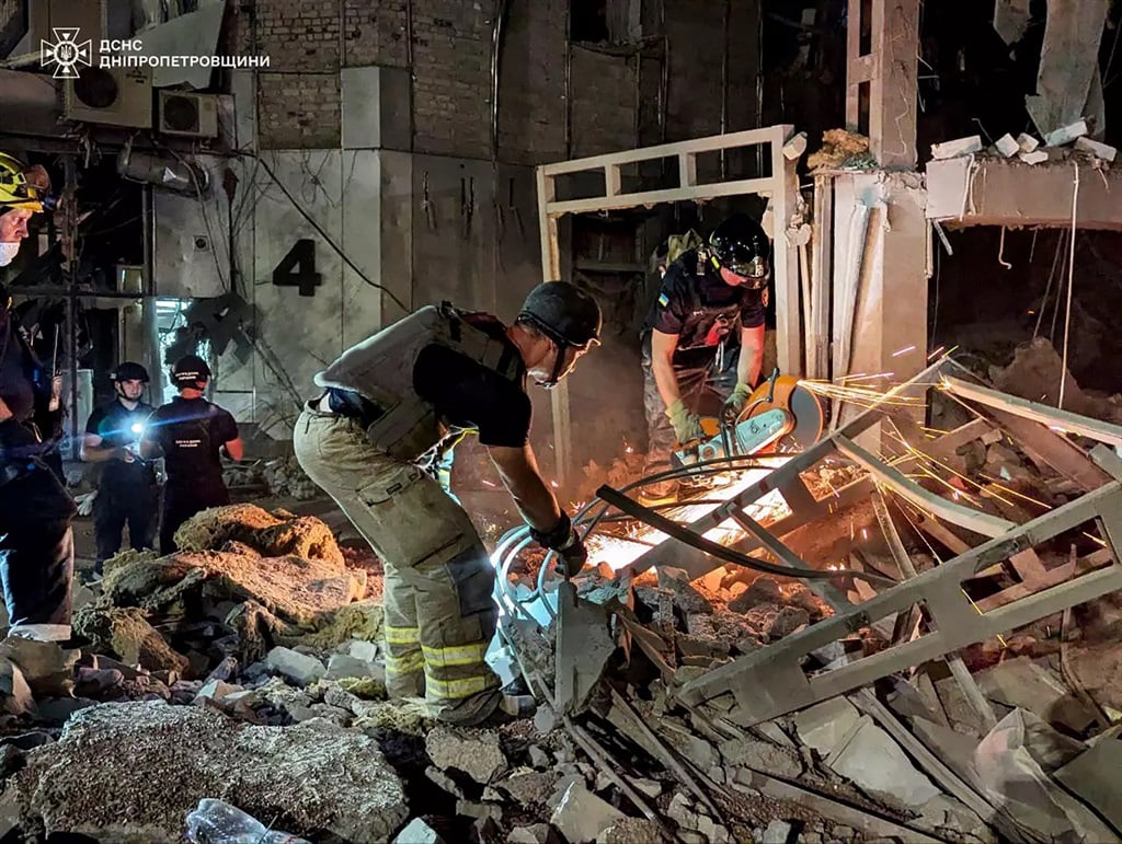 Rescuers in action on a site of a heavily damaged hotel following an air attack in Kryvyi Rig, on 27 August 2024. (Ukrainian Emergency Service via AFP)